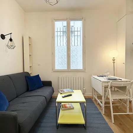Charming - 2 Guests - 2min Walk From Metro * Parijs