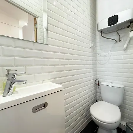 Charming - 2 Guests - 2min Walk From Metro 公寓