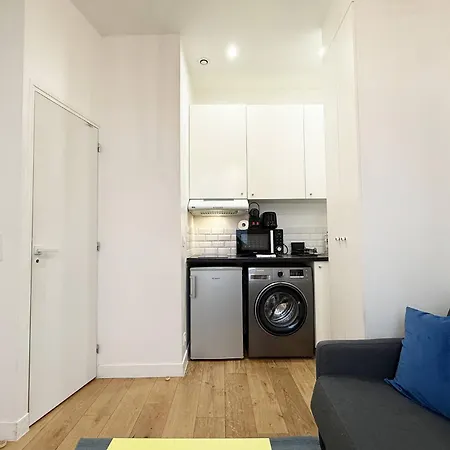 Charming - 2 Guests - 2min Walk From Metro شقة