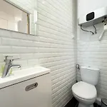 Charming - 2 Guests - 2min Walk From Metro Apartmán