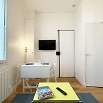 Charming - 2 Guests - 2min Walk From Metro Apartmán