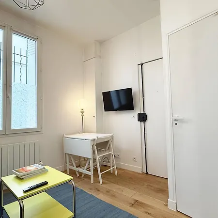 Charming For 2 Guest - 2min Walk From Metro