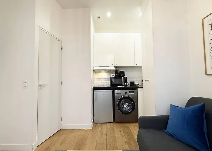 Charming - 2 Guests - 2min Walk From Metro Apartamento