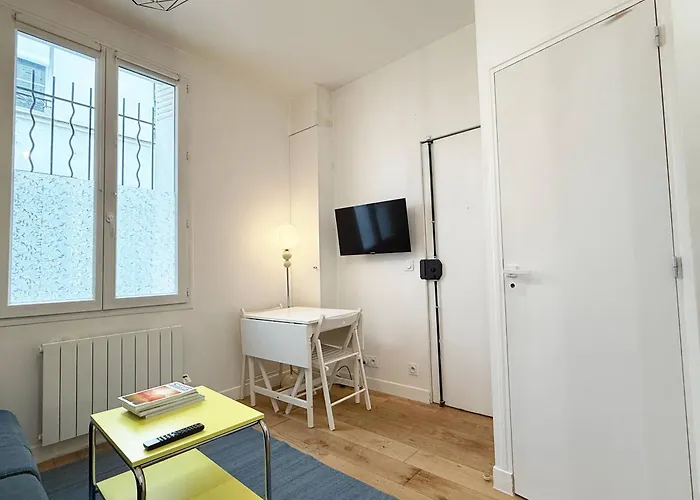 Charming - 2 Guests - 2min Walk From Metro